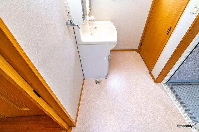 東和田戸建の洗面所