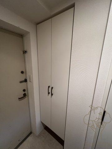 セレニテ新大阪カルムの玄関