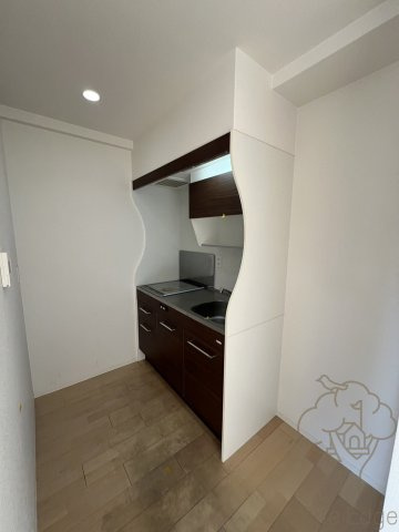 セレニテ新大阪カルムのキッチン