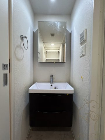 セレニテ新大阪カルムの独立洗面台
