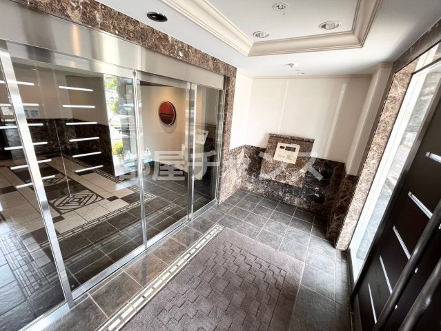 ライジングコート名古屋駅南のエントランス