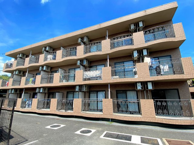 リュミエ京田辺の外観