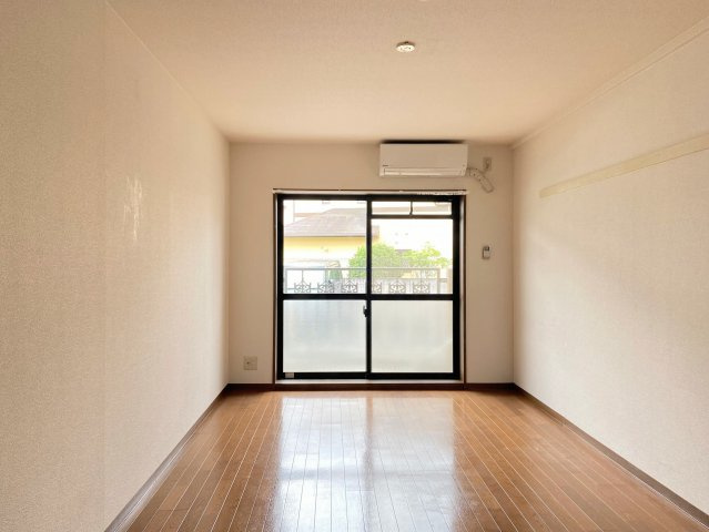 リュミエ京田辺の居間・リビング