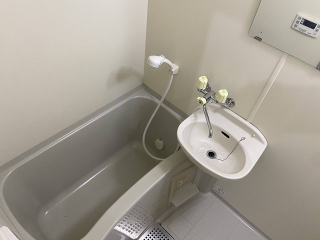 リュミエ京田辺の浴室