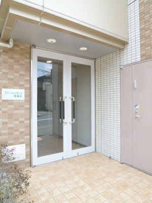 レンガ調のお洒落なエントランスです☆