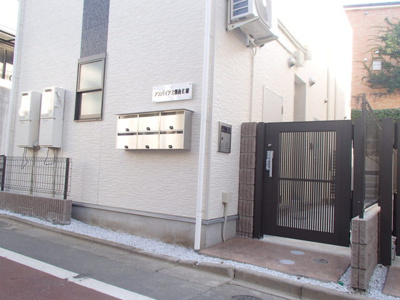 オートロック付きの建物入り口です♪