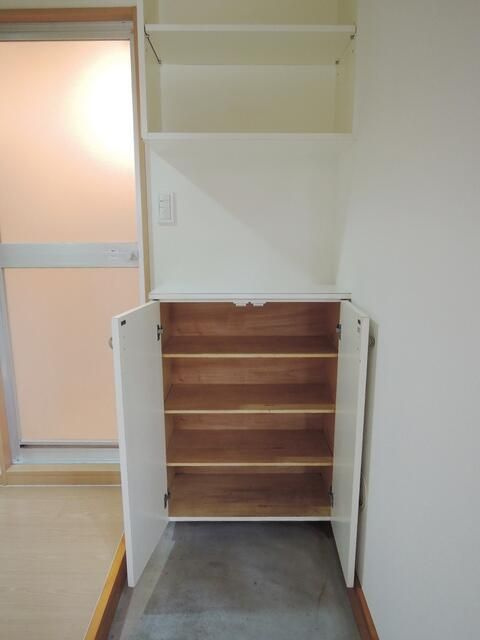 プランツ四季２の玄関