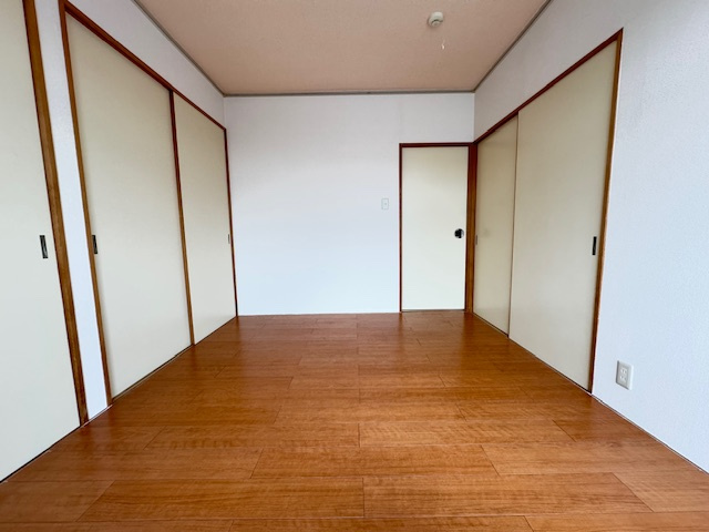 エステートピア楡の寝室|同マンション別部屋