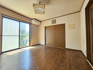 【居間・リビング】 | <中古戸建+宅地（更地）のセット販売>　東金市小沼田中古戸建