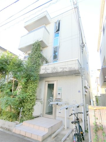 トネリコ蒲田イーストの外観|2010年8月築　鉄骨造地上3階建て総戸数3戸中型犬1匹または、小型犬or猫2匹まで飼育可
東京都大田区東蒲田2丁目　JR京浜東北線蒲田駅徒歩15分、京浜急行本線京急蒲田駅徒歩7分