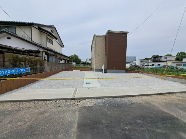新築　伊勢崎市長沼第1　Livele Garden.S　1号棟の駐車場|現地写真　駐車スペースは建物東側に並列4台分可能です！
