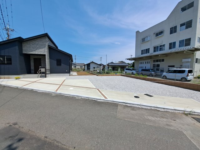 新築　みどり市大間々町大間々　Blooming　Garden　1号棟の駐車場|現地写真　駐車スペースは建物西側に並列3台分可能です！