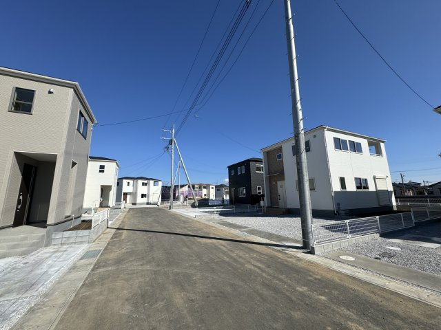 新築　伊勢崎市下道寺町第1　Livele Garden.S　9号棟の前面道路含む現地写真|現地写真　西側接道幅員約6ｍ