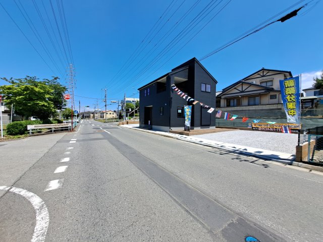 新築　太田市第4宝町　Livele Garden.S　1号棟の前面道路含む現地写真|現地写真　西側接道幅員約7.4ｍ