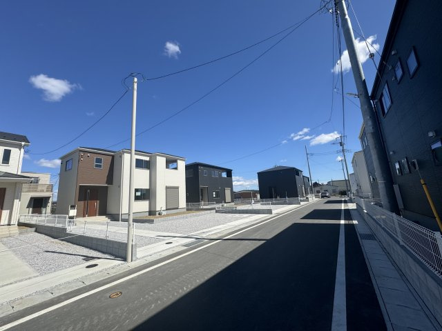 新築　太田市第11下田島　Livele Garden.S　2号棟の前面道路含む現地写真|現地写真　南側接道幅員約6ｍ