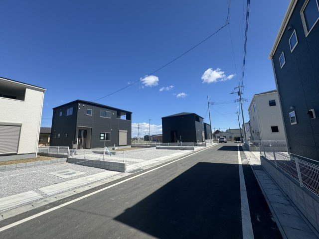 新築　太田市第11下田島　Livele Garden.S　3号棟の前面道路含む現地写真|現地写真　南側接道幅員約6ｍ