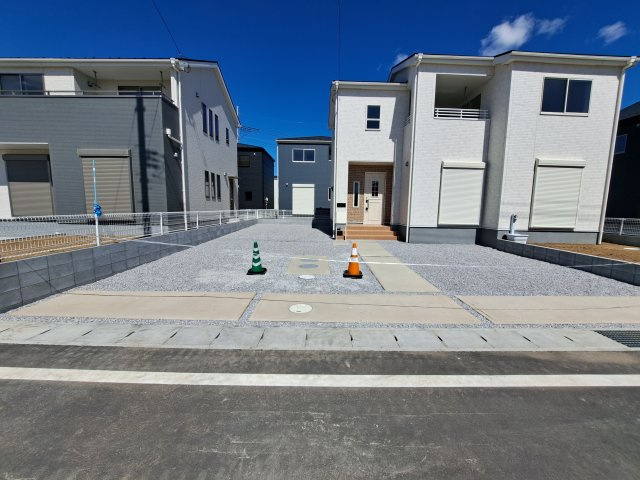 新築　太田市第11下田島　Livele Garden.S　13号棟の駐車場|現地写真　 駐車スペース広々！4台置けます♪