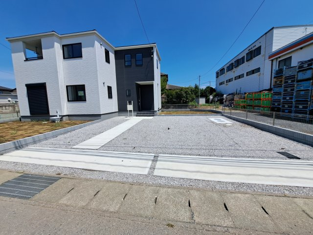 新築　太田市第1山之神町　Livele Garden.S　1号棟の駐車場|現地写真　駐車スペースは建物南東側に縦並列5台分可能です！