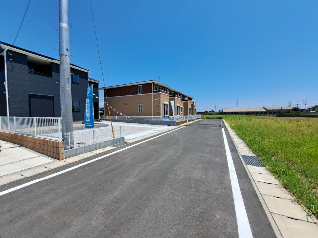 新築　太田市第2阿久津町　Livele Garden.S　1号棟の前面道路含む現地写真|現地写真　南側接道幅員約6ｍ