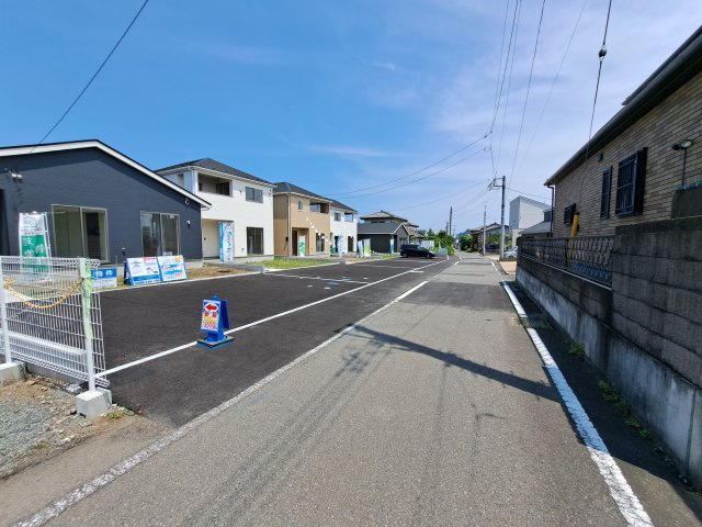 新築　みどり市大間々町大間々第10　クレイドルガーデン　1号棟の前面道路含む現地写真|現地写真　南側接道幅員約4ｍ