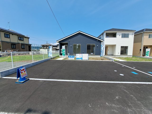 新築　みどり市大間々町大間々第10　クレイドルガーデン　1号棟の駐車場|現地写真　駐車スペースは建物南側に並列3台分可能です！