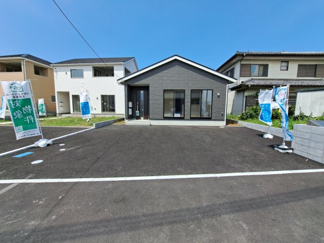 新築　みどり市大間々町大間々第10　クレイドルガーデン　5号棟の駐車場|現地写真　駐車スペースは建物南側に並列3台分可能です！