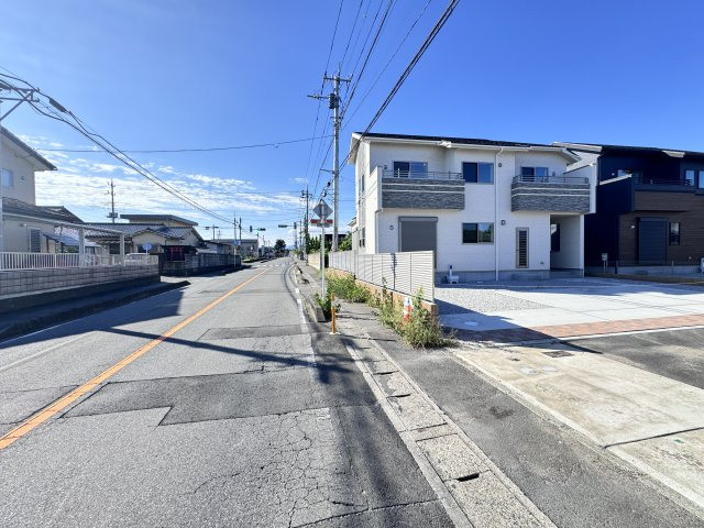新築　桐生市相生町5丁目　Blooming　Garden　1号棟の前面道路含む現地写真|現地写真　南西側接道幅員約10.2ｍ