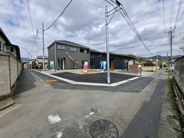 新築　桐生市東第3　クレイドルガーデン　2号棟の前面道路含む現地写真|現地写真　西側接道幅員約4ｍ