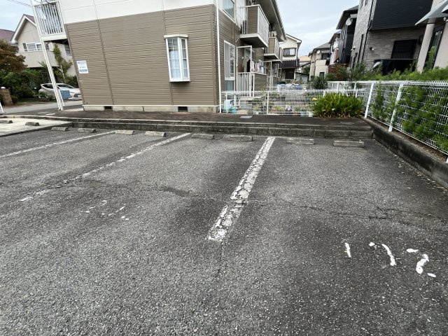 リバティー田寺の駐車場