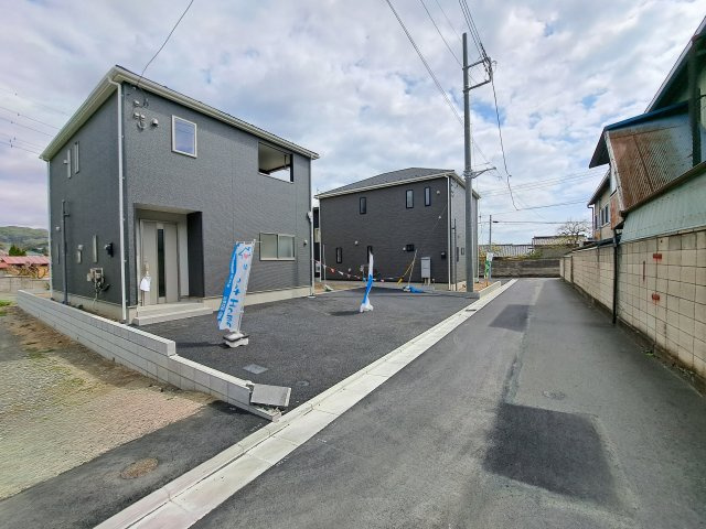 新築　桐生市東第3　クレイドルガーデン　1号棟の前面道路含む現地写真|現地写真　西側接道幅員約4ｍ