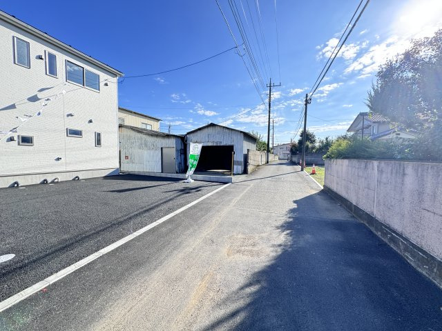 新築　桐生市相生町第14　クレイドルガーデン　1号棟の前面道路含む現地写真|現地写真　北西側接道幅員約4ｍ