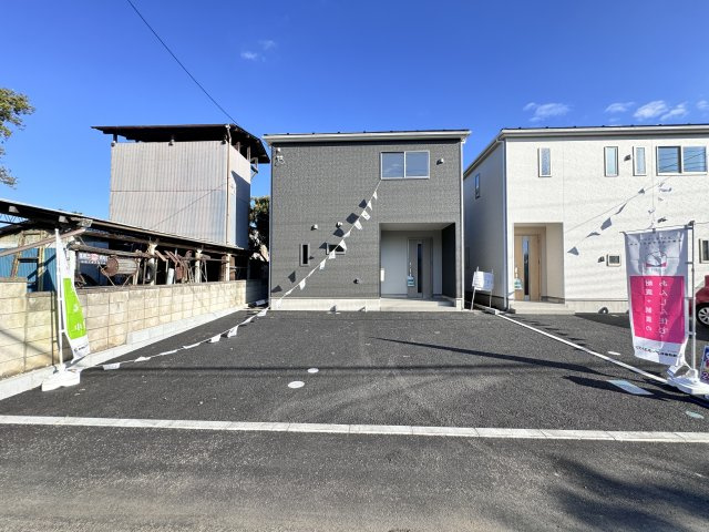 新築　桐生市相生町第14　クレイドルガーデン　2号棟の駐車場|現地写真　駐車スペースは建物北側に並列3台分可能です！
