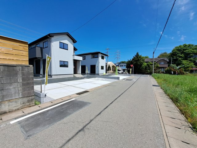 新築　太田市世良田町6期　2号棟の前面道路含む現地写真|現地写真　東側接道幅員約5.1ｍ