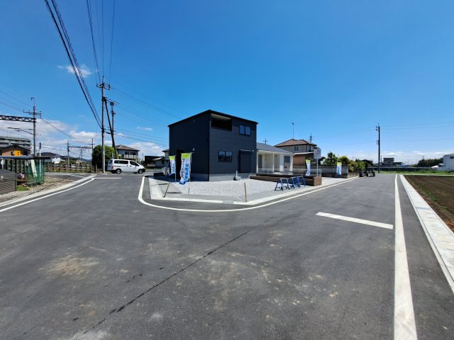 新築　太田市第5台之郷町　Livele Garden.S　1号棟の前面道路含む現地写真|現地写真　南西側接道幅員約6.0ｍ　北西側接道幅員約6.0ｍ
