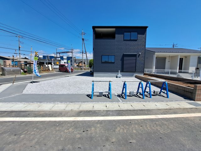 新築　太田市第5台之郷町　Livele Garden.S　1号棟の駐車場|現地写真　 駐車スペース広々！4台置けます♪					
　