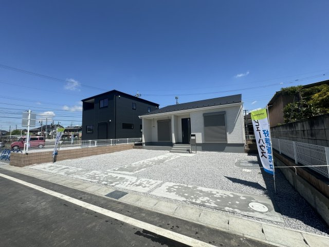 新築　太田市第5台之郷町　Livele Garden.S　2号棟の駐車場|現地写真　 駐車スペース広々！4台置けます♪					
　