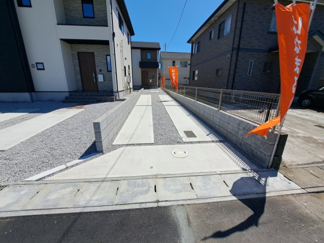 新築　太田市宝町1期　3号棟の駐車場|現地写真　駐車スペースは建物北側に縦列2台分可能です！