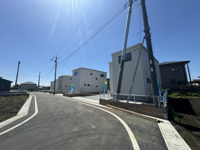 新築　太田市第5台之郷町　Livele Garden.S　3号棟の前面道路含む現地写真|現地写真　北東側接道幅員約6.0ｍ