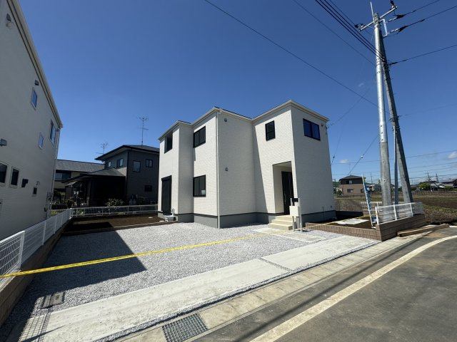 新築　太田市第5台之郷町　Livele Garden.S　3号棟の駐車場|現地写真　 駐車スペース広々！3台置けます♪					
　