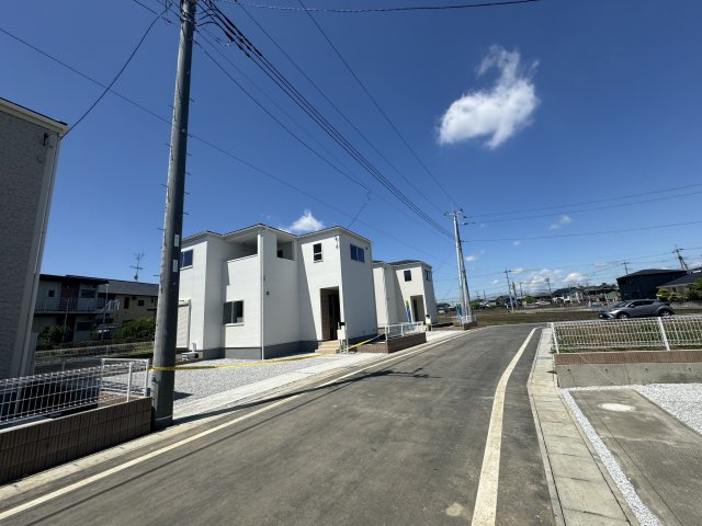 新築　太田市第5台之郷町　Livele Garden.S　4号棟の前面道路含む現地写真|現地写真　北東側接道幅員約6.0ｍ