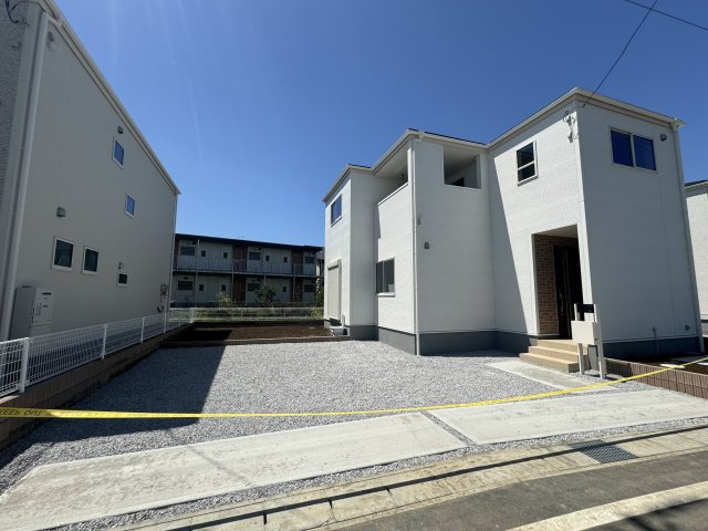 新築　太田市第5台之郷町　Livele Garden.S　4号棟の駐車場|現地写真　 駐車スペース広々！3台置けます♪					
　