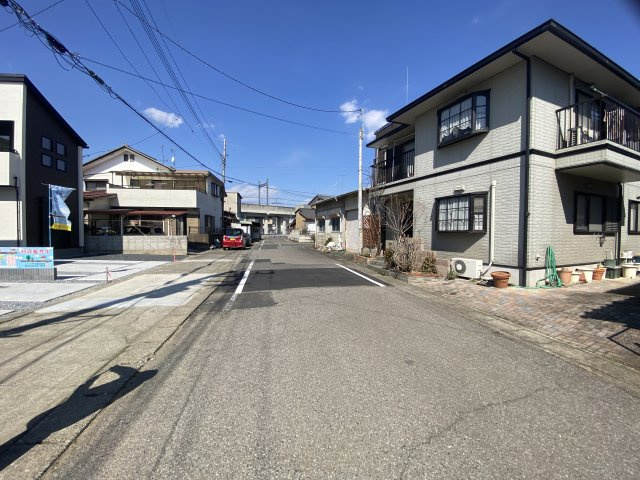 新築　太田市浜町2期　GRAFARE　2号棟の前面道路含む現地写真|現地写真　東側接道幅員約8.8ｍ