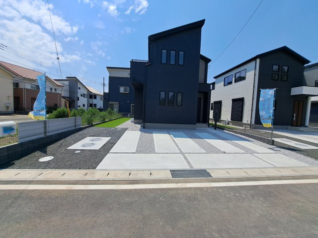 新築　太田市下田島町7期　GRAFARE　1号棟の駐車場|現地写真　駐車スペースは建物東側に並列3台分可能です！