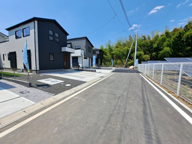 新築　太田市下田島町7期　GRAFARE　2号棟の前面道路含む現地写真|現地写真　東側接道幅員約5ｍ
