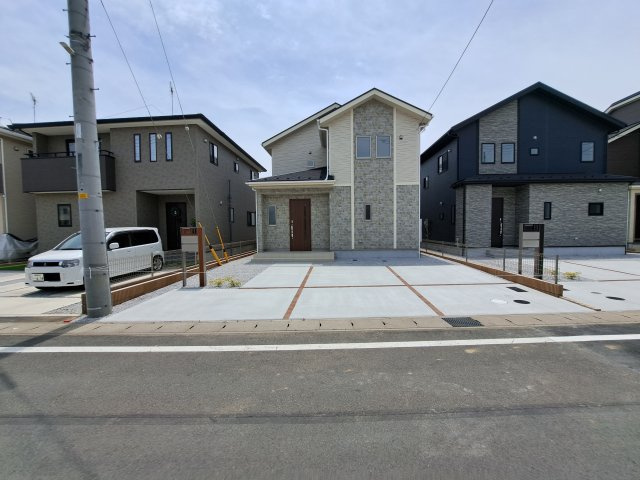 新築　太田市亀岡町　4号棟の駐車場|現地写真　駐車スペースは建物北側に並列3台分可能です！