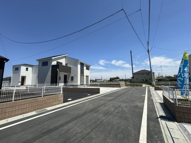 新築　太田市第5台之郷町　Livele Garden.S　10号棟の前面道路含む現地写真|現地写真　南西側接道幅員約6.0ｍ
