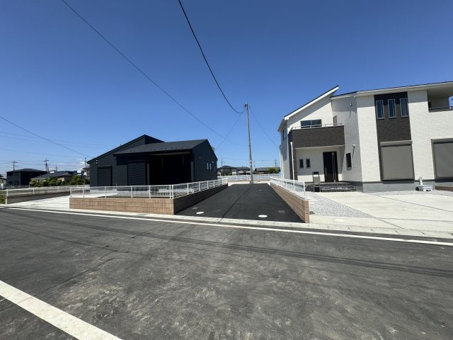 新築　太田市第5台之郷町　Livele Garden.S　9号棟の前面道路含む現地写真|現地写真　南西側接道幅員約6.0ｍ　北西側接道幅員約6.0ｍ
