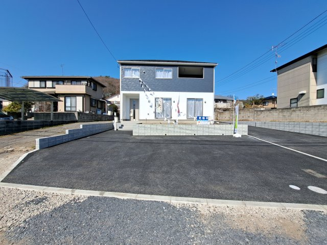新築　太田市金山町第2　クレイドルガーデン　1号棟の駐車場|現地写真　駐車スペースは建物南側に並列3台分可能です！