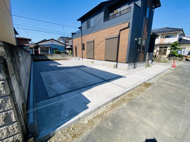 新築　太田市由良町　Blooming　Garden　1号棟の駐車場|現地写真　 駐車スペース広々！4台置けます♪
