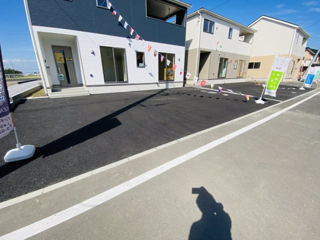 新築　太田市大島町第2　クレイドルガーデン　1号棟の駐車場|現地写真　駐車スペースは並列3台分可能です！
